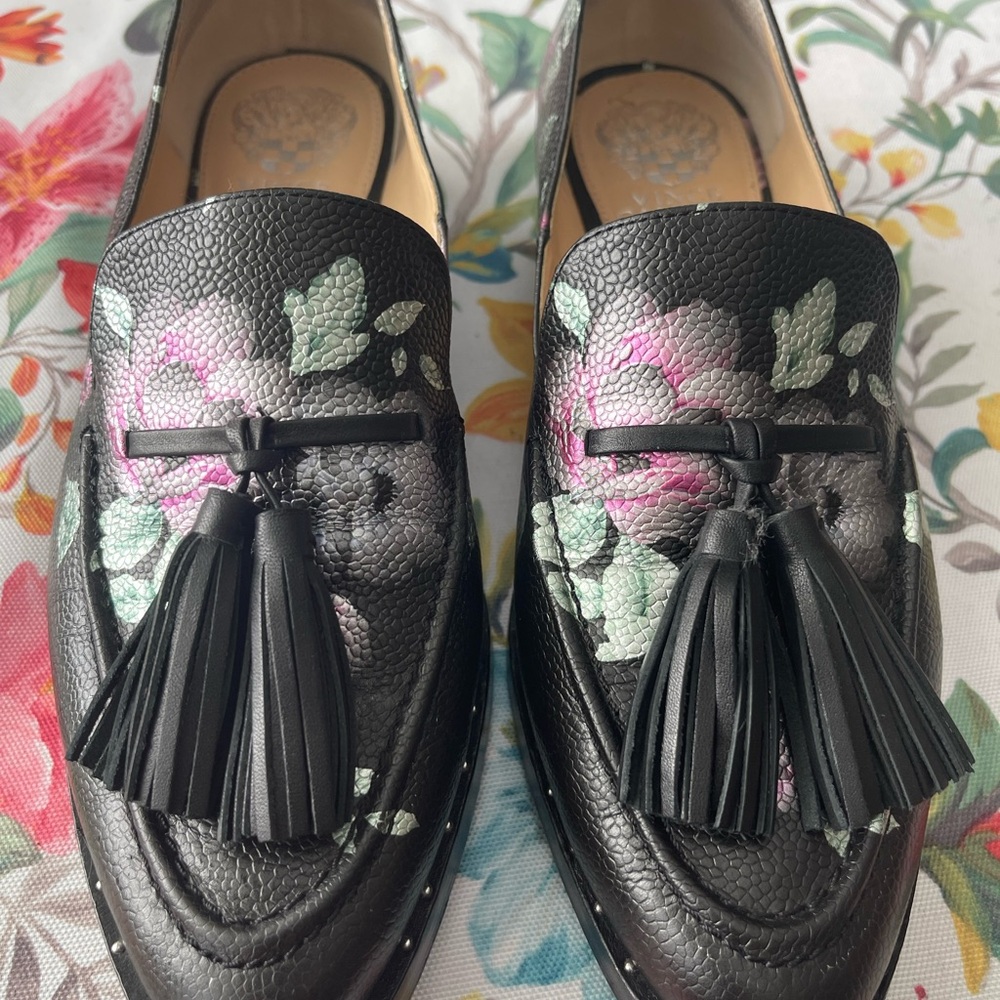 Vince Camuto Floral Black Loafers with Tassels Size 9